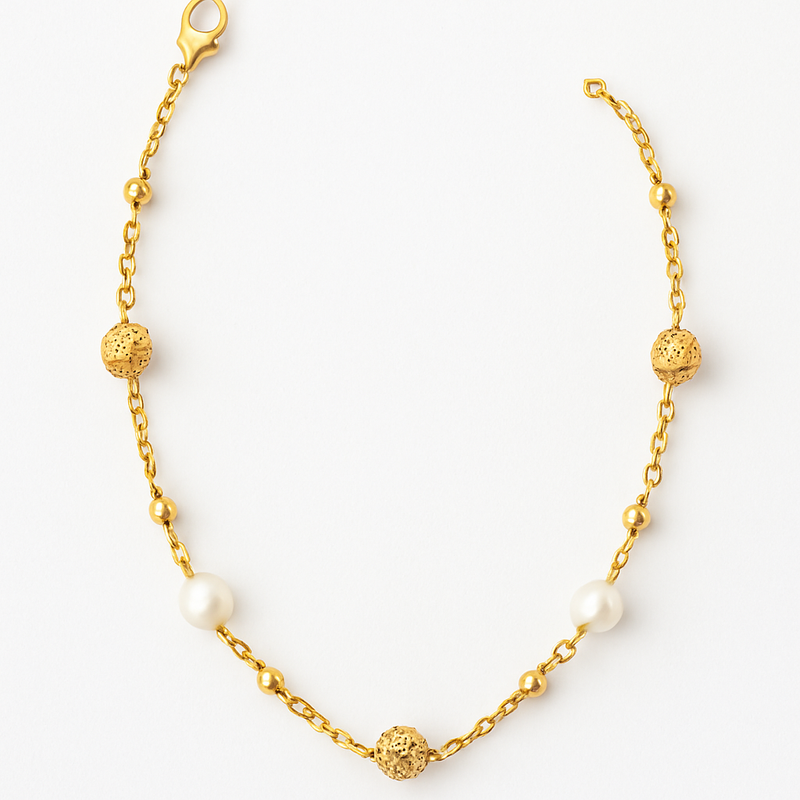🔸 Colar Dourado com Pérolas e Esferas Texturizadas