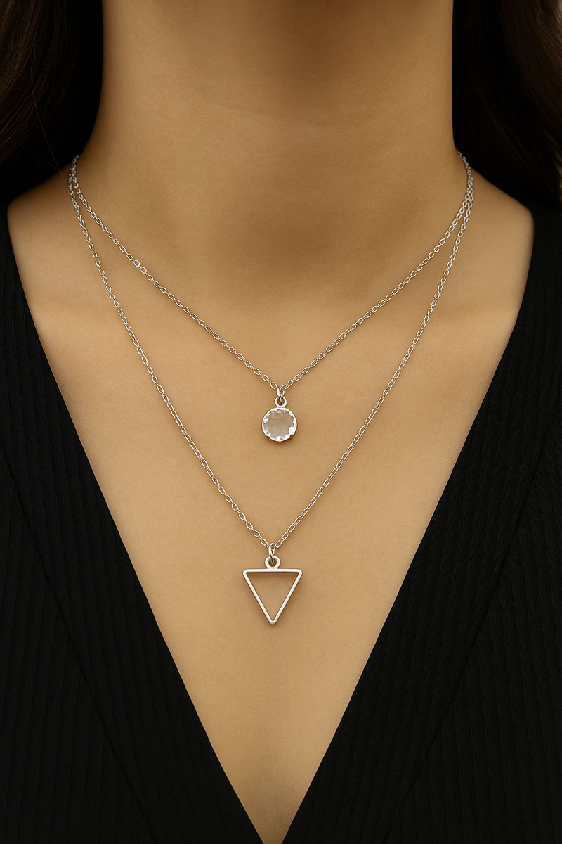 ✨ Colar Prata Geométrico com Cristal Elegance
